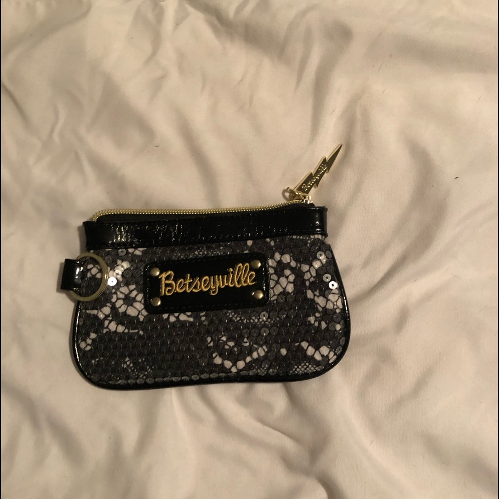 Betseyville clutch